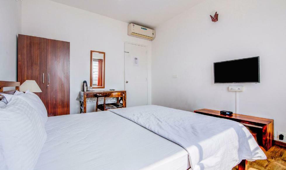 Isec Apartment Мумбай Екстериор снимка