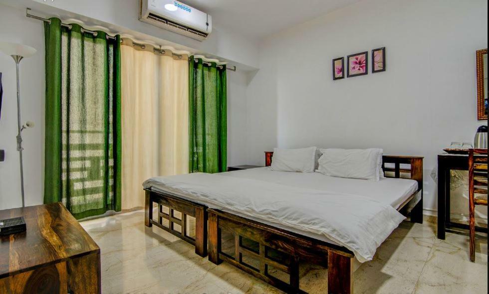 Isec Apartment Мумбай Екстериор снимка