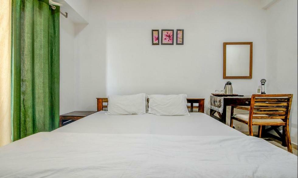 Isec Apartment Мумбай Екстериор снимка